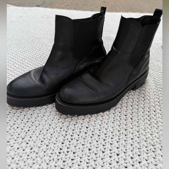 Sam Edelman Shoes - Sam Edelman Black Leather Chunky Chelsea Ankle Boots Size 8